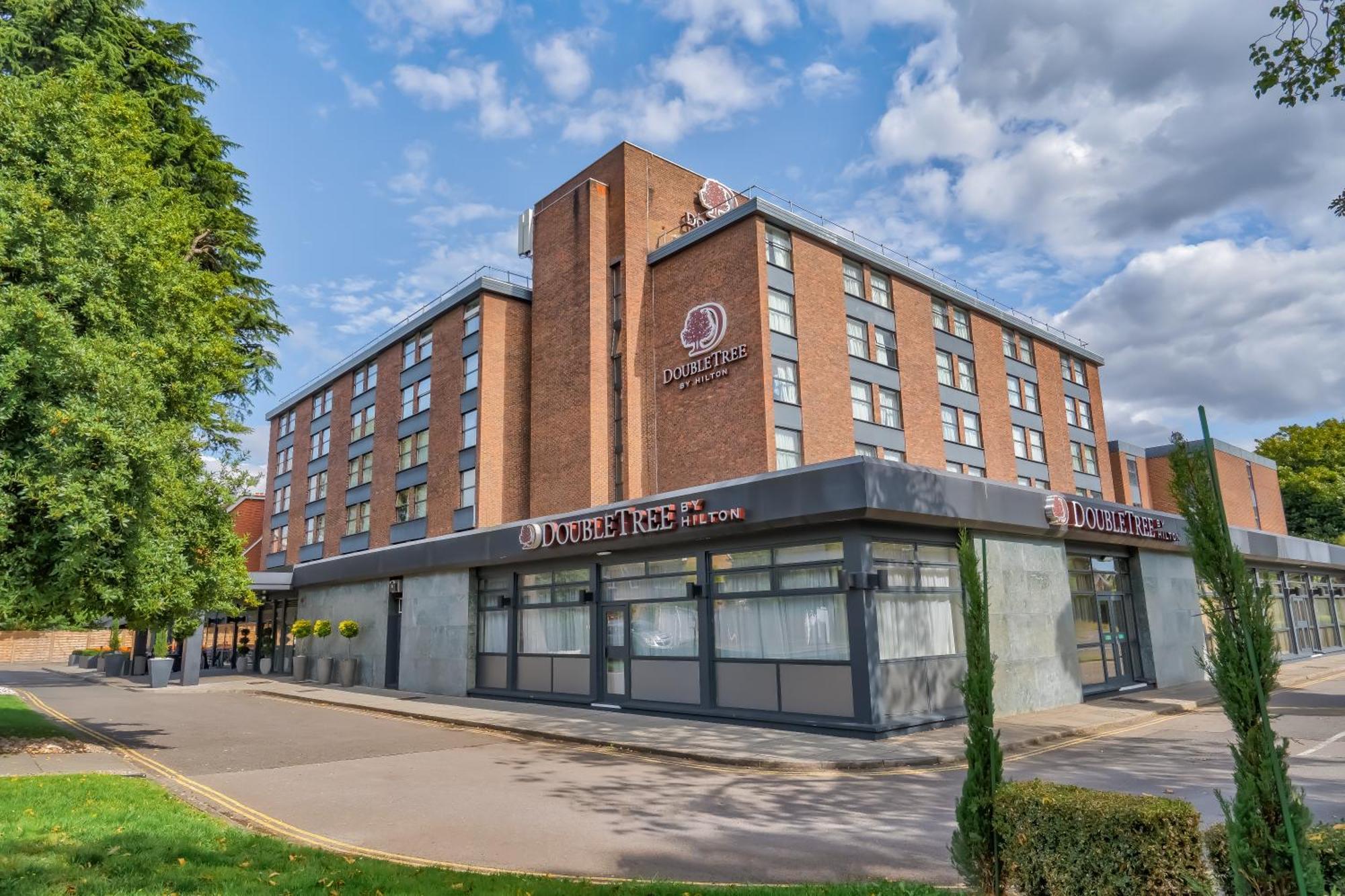 Hotel Doubletree By Hilton London Ealing Exterior foto